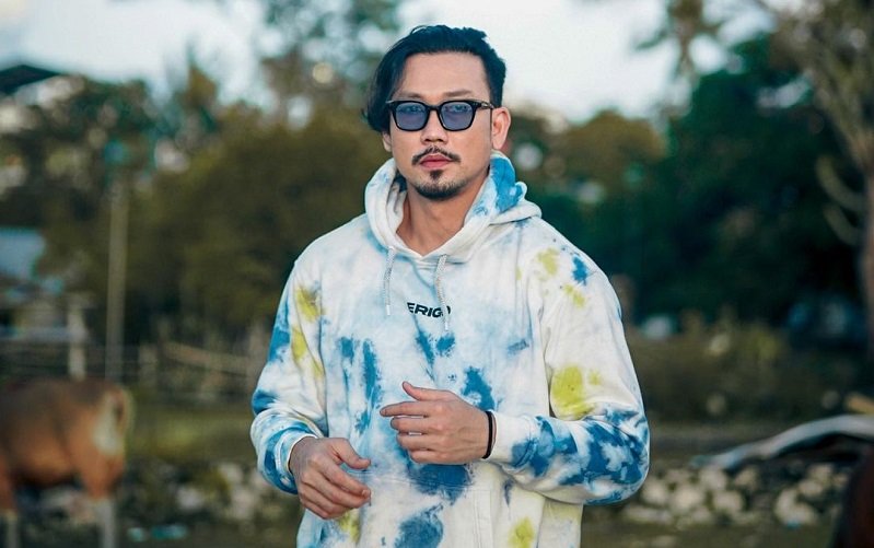 Denny Sumargo Tertahan di Surabaya, Penerbangan ke Jakarta Batal Imbas Abu Anak Krakatau