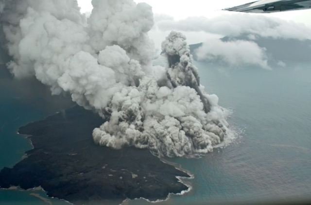 Gunung Anak Krakatau Erupsi Tiga Kali Pagi Ini, Warga Diimbau Waspadai Material Vulkanik